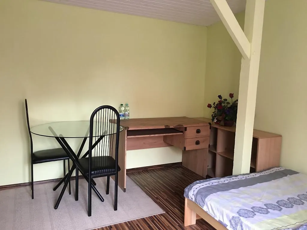 Pokoje Goscinne Bialy Domek Warszawa